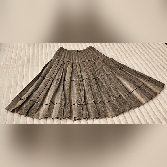 Sportrite Silver Ombre Pleated Reversible Skirt - Picture 2 of 3